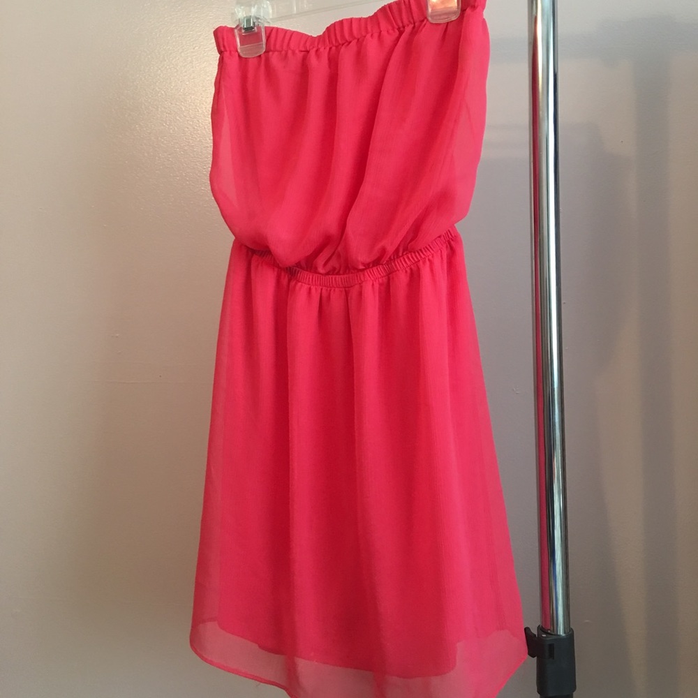 Strapless Express baby doll dress ✨